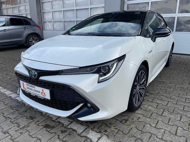 Weiß Gebraucht 2019 Toyota Corolla Hybrid Club Limousine | 17.990 € (Etwas zu teuer) - Bild 1/4