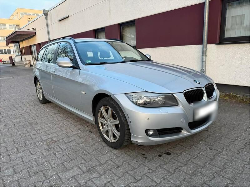 Gebraucht BMW 320 184 PS (135 kW) 2011 Silber Kombi