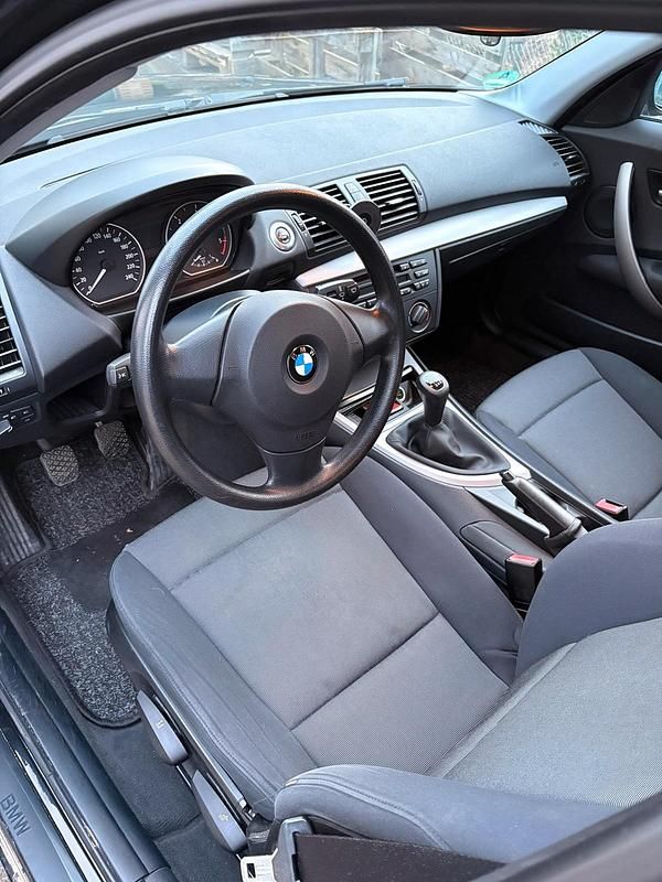 Gebraucht BMW 118 120 PS (88 kW) 2006 Schwarz Kleinwagen