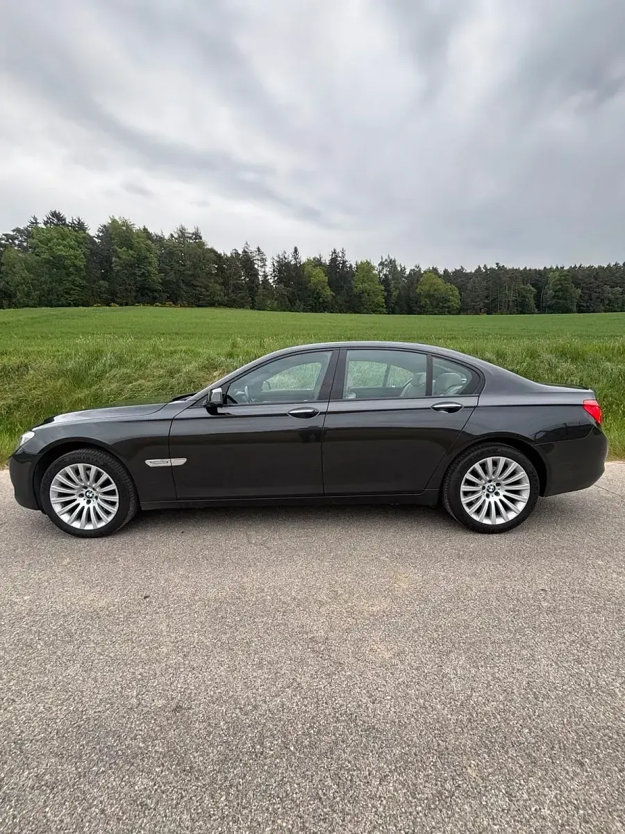 Gebraucht BMW 730 245 PS (180 kW) 2009 Schwarz Limousine