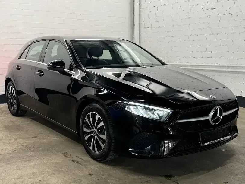 Gebraucht Mercedes A180 116 PS (85 kW) 2025 Schwarz Limousine