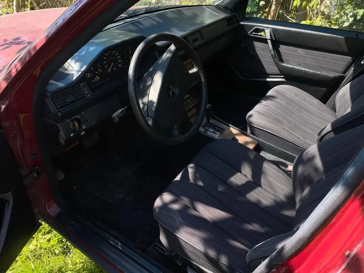 Second-hand Mercedes 200 1987 Roșu Berlinǎ