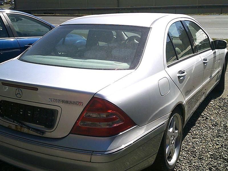 Gebraucht Mercedes C200 Elegance 163 PS (119 kW) 2001 Silber Limousine