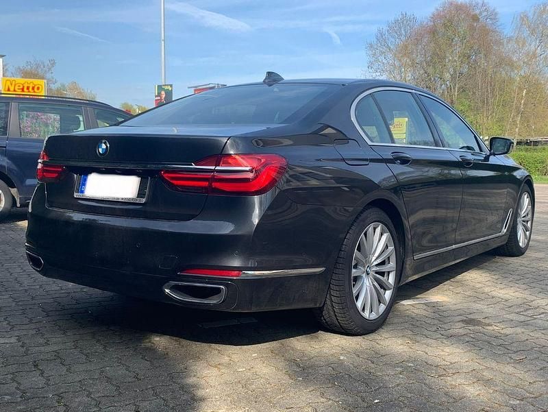 Second-hand BMW 730 265 CP (194 kW) 2016 Gri Berlinǎ