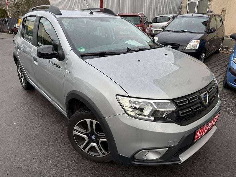 Highland grey Gebraucht 2020 Dacia Sandero Celebration Kleinwagen | 12.699 € (Guter Preis) - Bild 1/4