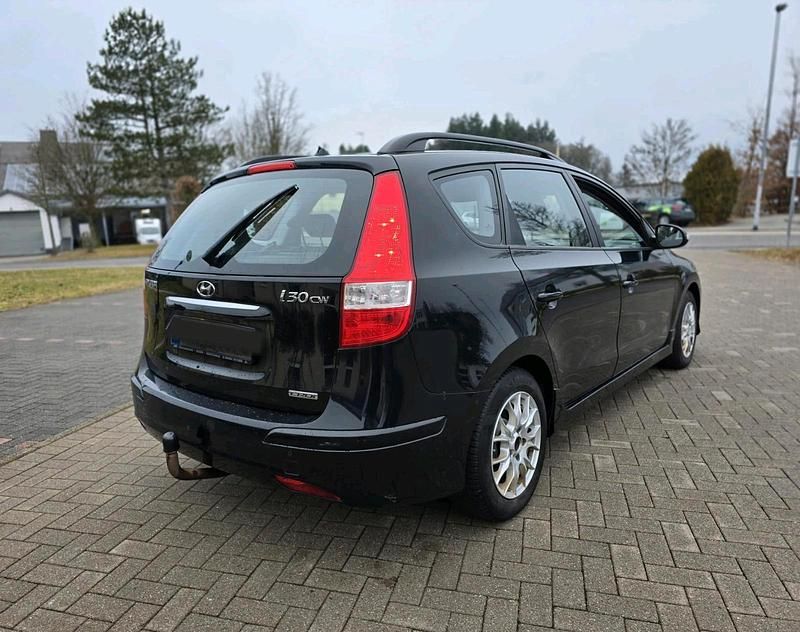 Gebraucht Hyundai i30 92 PS (67 kW) 2011 Schwarz Kombi