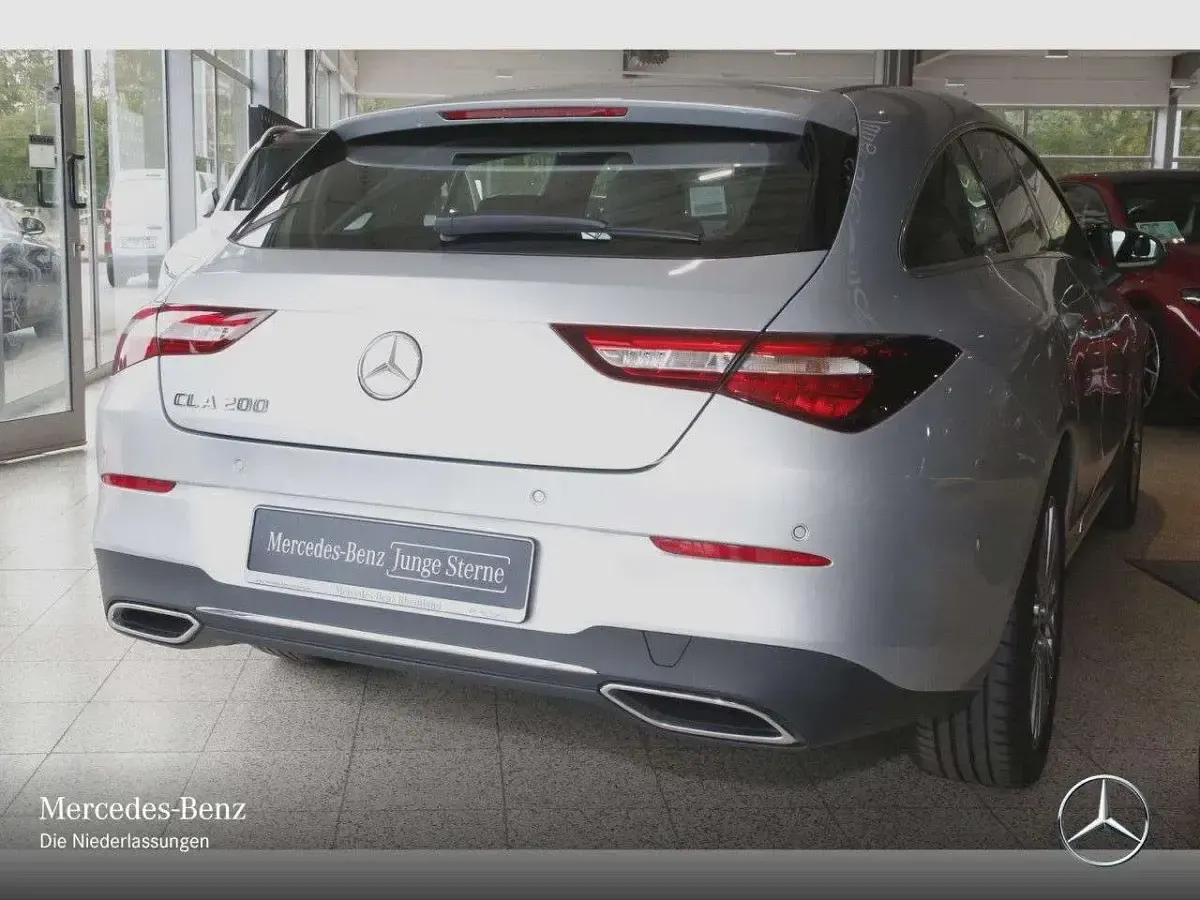 Gebraucht Mercedes CLA200 Progressive 163 PS (119 kW) 2023 Iridiumsilber Coupé