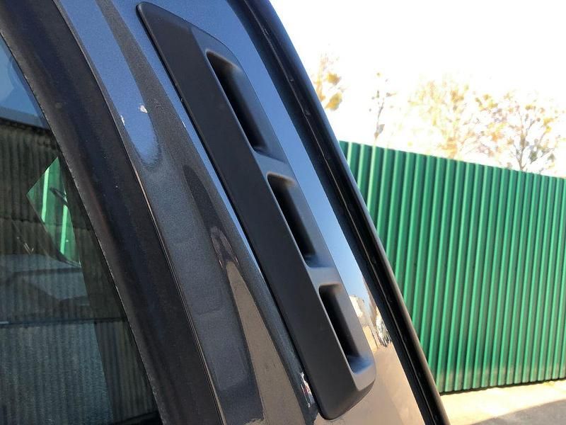 Neu Lada niva 83 PS (61 kW) 2026 Schwarz SUV