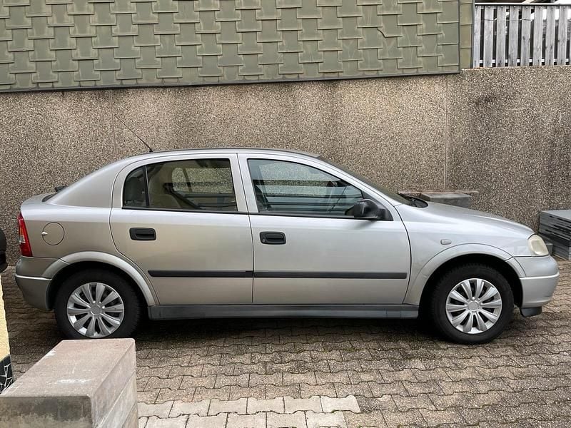 Gebraucht Opel Astra 105 PS (77 kW) 2001 Silber Kleinwagen