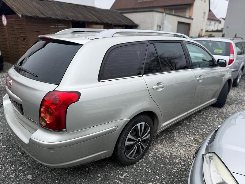 Gebraucht Toyota Avensis 130 PS (95 kW) 2004 Beige Kombi