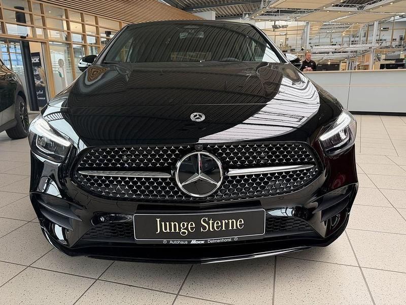 Gebraucht Mercedes B180 Premium 136 PS (100 kW) 2026 Schwarz Kleinwagen