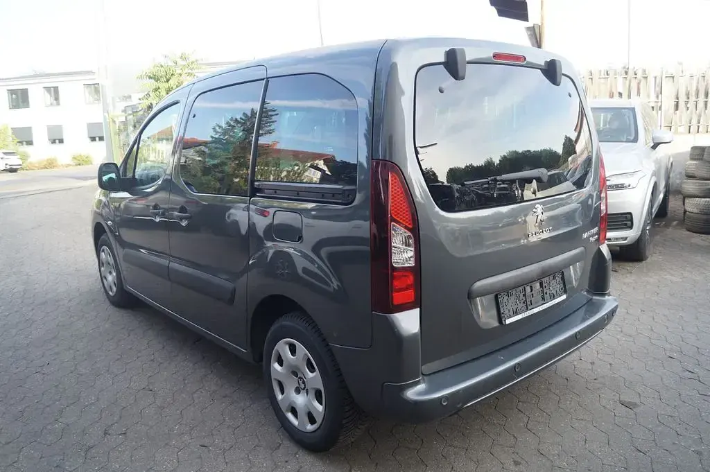 Gebraucht Peugeot Partner Tepee Active 99 PS (72 kW) 2016 Grau Van / Kleinbus