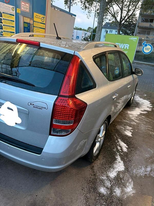 Używany Kia Ceed 125 KM (91 kW) 2011 Szary Hatchback