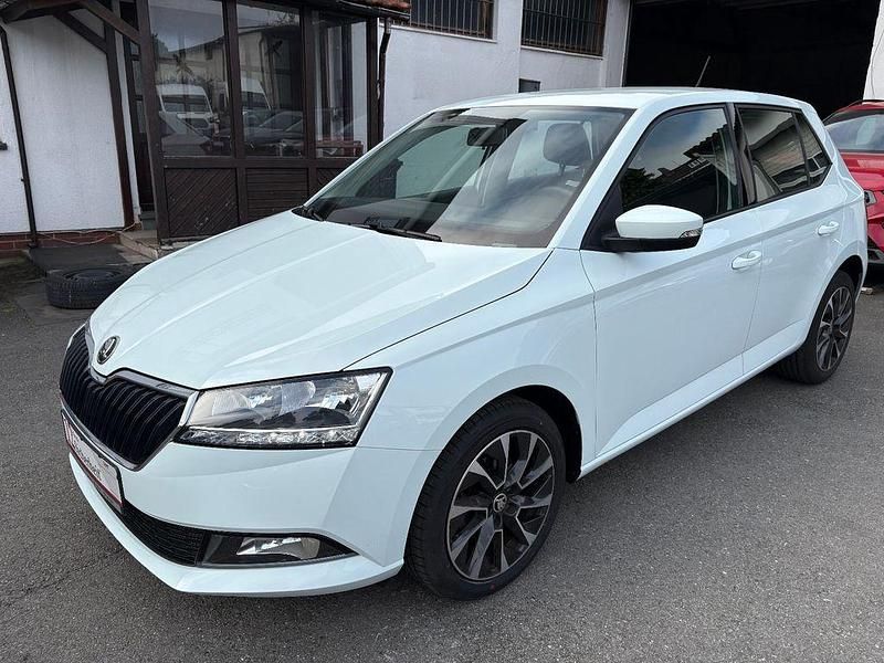 Weiß Gebraucht 2019 Skoda Fabia Cool Plus Limousine | 9.990 € (Fairer Preis) - Bild 1/4