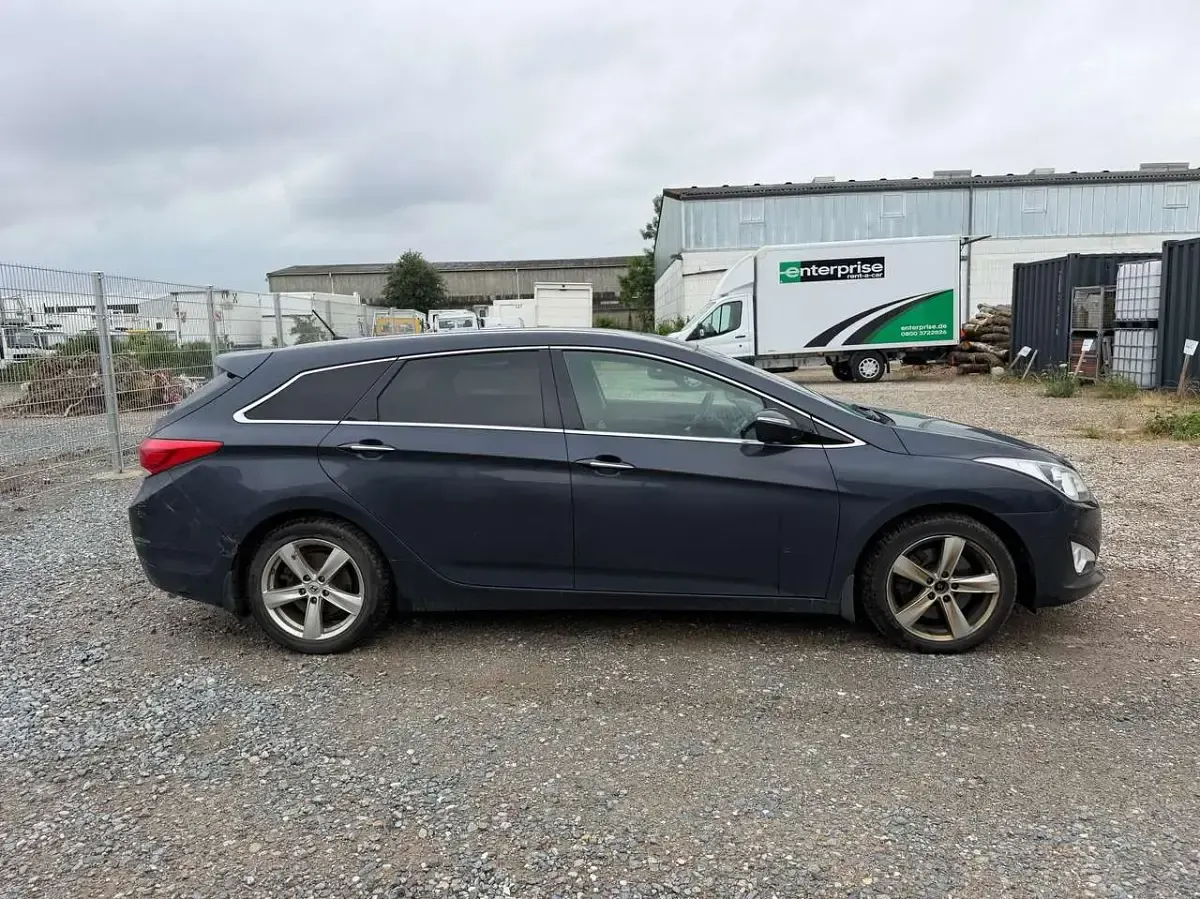 Gebraucht Hyundai i40 Premium 136 PS (100 kW) 2014 Blau Kombi