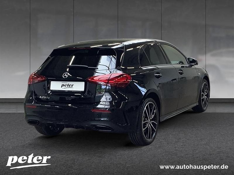 Gebraucht Mercedes A250 Night 218 PS (160 kW) 2025 Schwarz Limousine