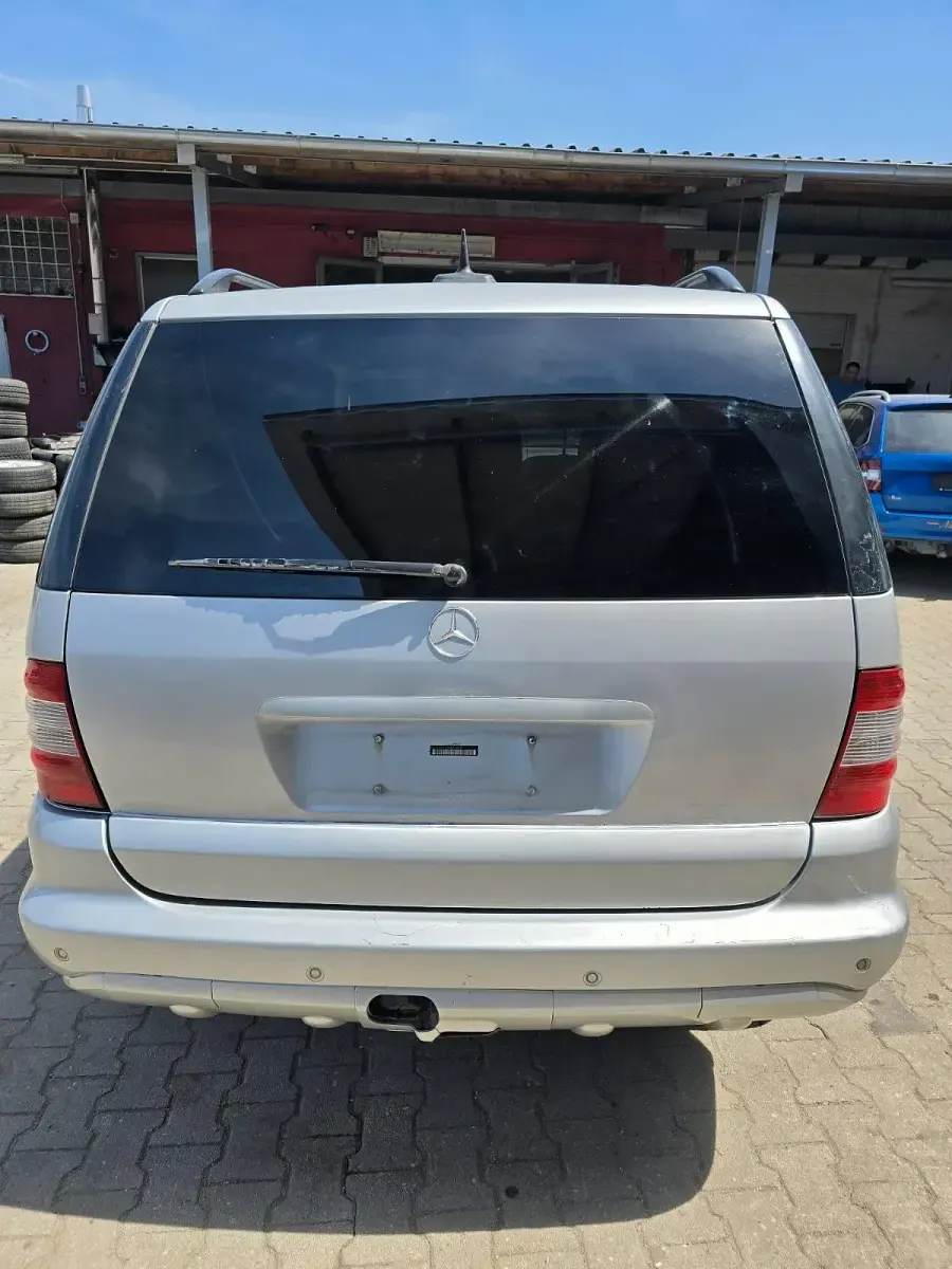 Gebraucht Mercedes ML270 163 PS (119 kW) 2002 Silber SUV
