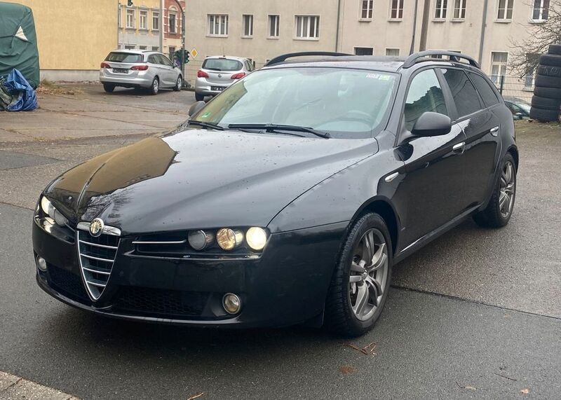 Schwarz Gebraucht 2011 Alfa Romeo 159 Limousine | 5.200 € (Fairer Preis) - Bild 1/4