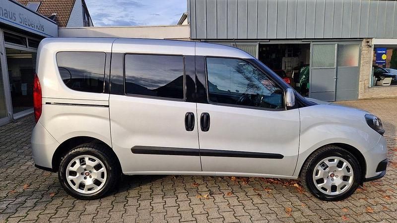 Gebraucht Fiat Doblò 120 PS (88 kW) 2023 Grau Van / Kleinbus