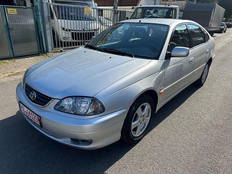 Silber Gebraucht 2002 Toyota Avensis Sol Limousine | 3.200 € (Fairer Preis) - Bild 1/4