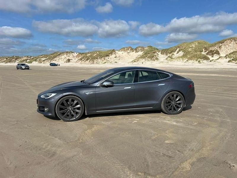Grau Gebraucht 2016 Tesla Model S Kleinwagen | 25.900 € - Bild 1/4