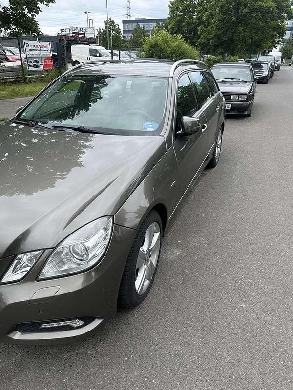 Gebraucht Mercedes E250 Avantgarde 204 PS (150 kW) 2010 Kombi