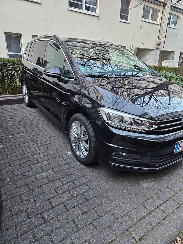 Schwarz Gebraucht 2022 VW Touran Highline Van / Kleinbus | 23.900 € (Guter Preis) - Bild 1/4