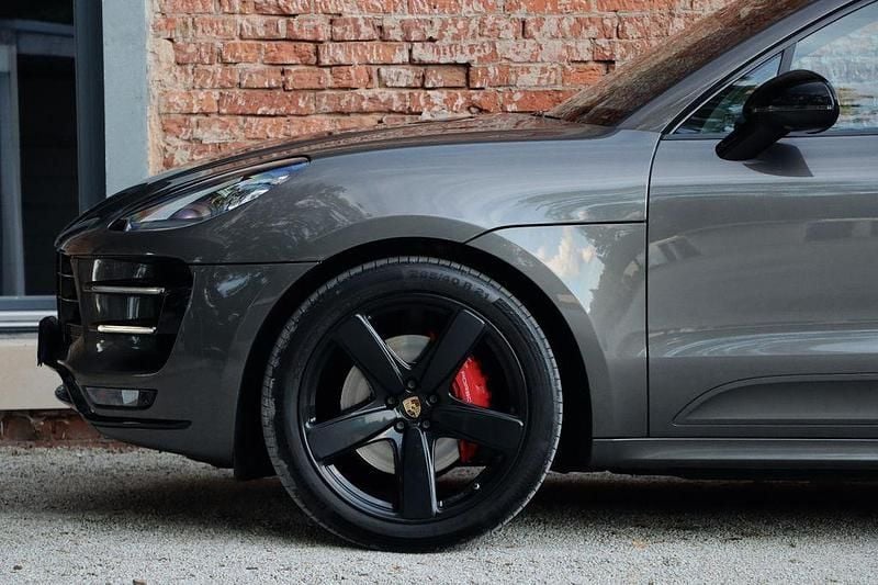 Grau Gebraucht 2015 Porsche Macan Turbo Chrono SUV | 33.900 € (Superpreis) - Bild 1/4