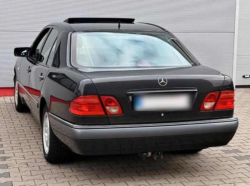 Gebraucht Mercedes E280 193 PS (141 kW) 1996 Limousine
