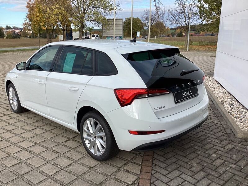 Gebraucht Skoda Scala Tour 150 PS (110 kW) 2024 Weiß Kleinwagen
