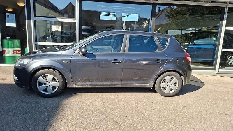 Gebraucht Kia Ceed 90 PS (66 kW) 2010 Grau Kleinwagen
