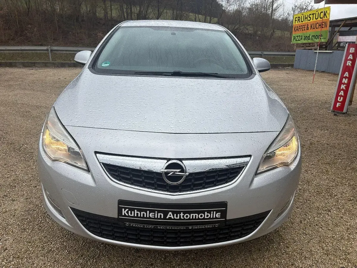 Gebraucht Opel Astra 116 PS (85 kW) 2010 Silber Limousine