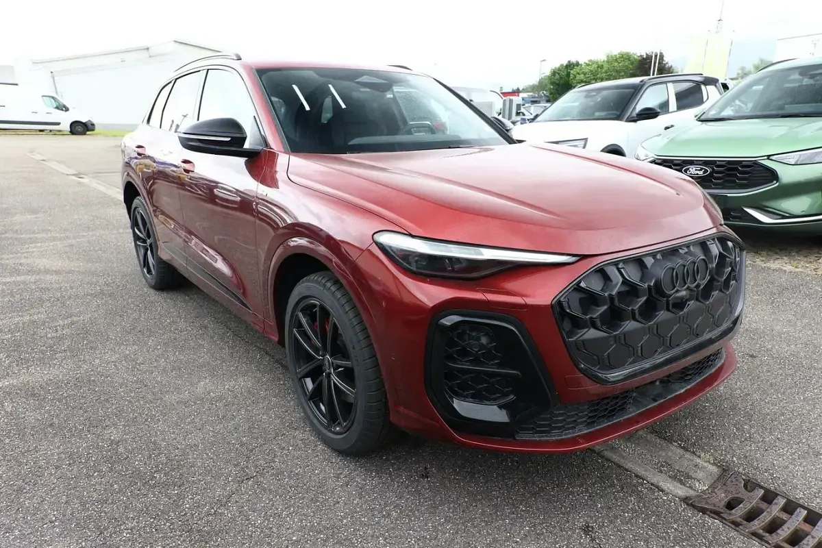 Neu Audi Q5 S-Line 204 PS (150 kW) 2025 Grenadinerot metallic SUV