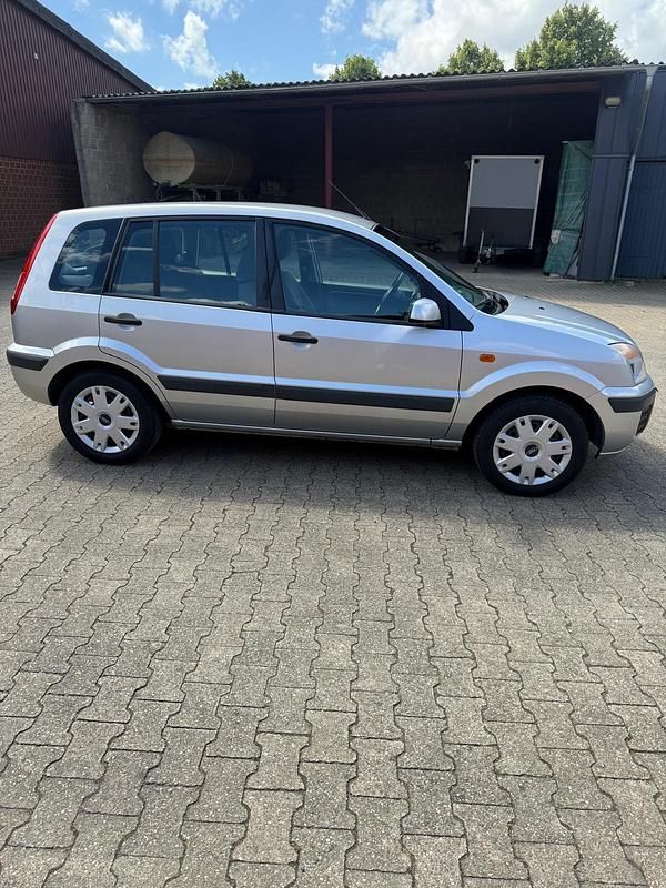 Gebraucht Ford Fusion 100 PS (73 kW) 2006 Silber Kleinwagen