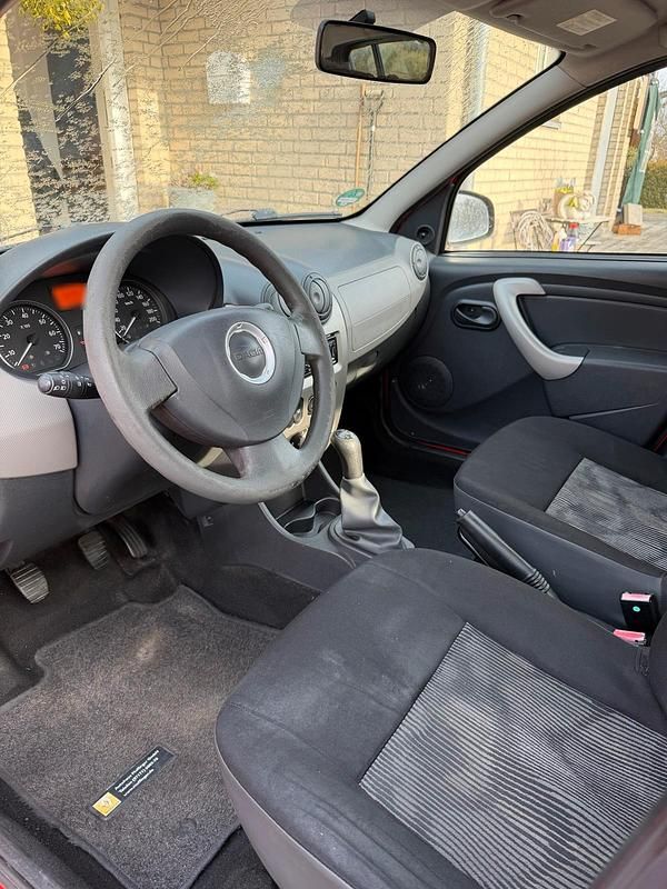 Gebraucht Dacia Sandero 74 PS (54 kW) 2009 Rot Limousine