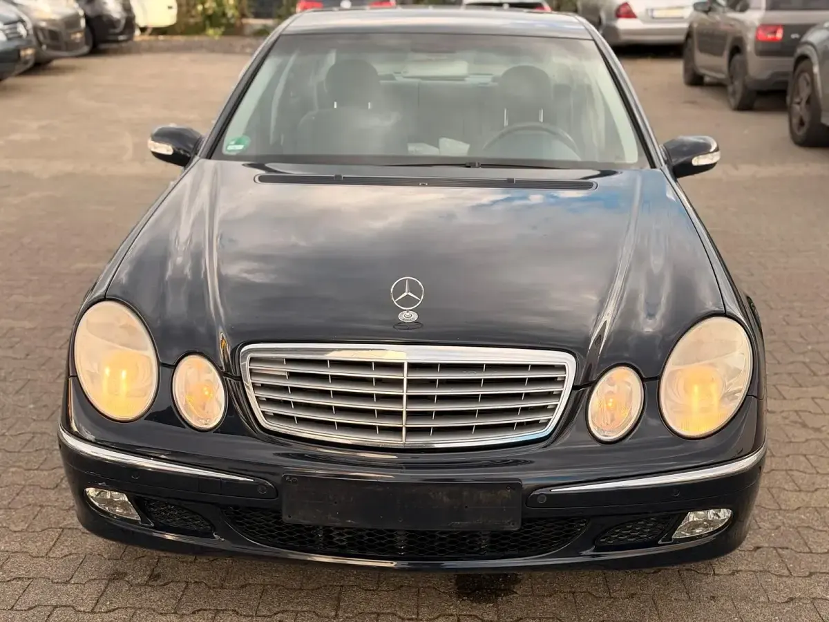 Gebraucht Mercedes E240 176 PS (129 kW) 2002 Blau Limousine