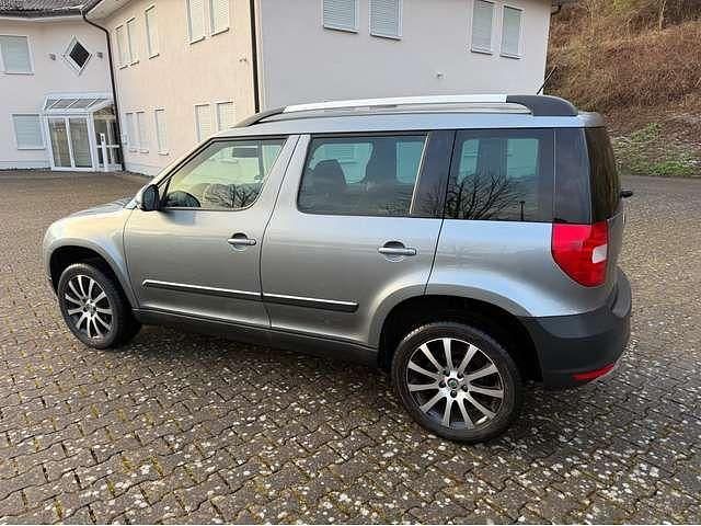 Gebraucht Skoda Yeti Plus Edition 105 PS (77 kW) 2013 Platingrau metallic SUV