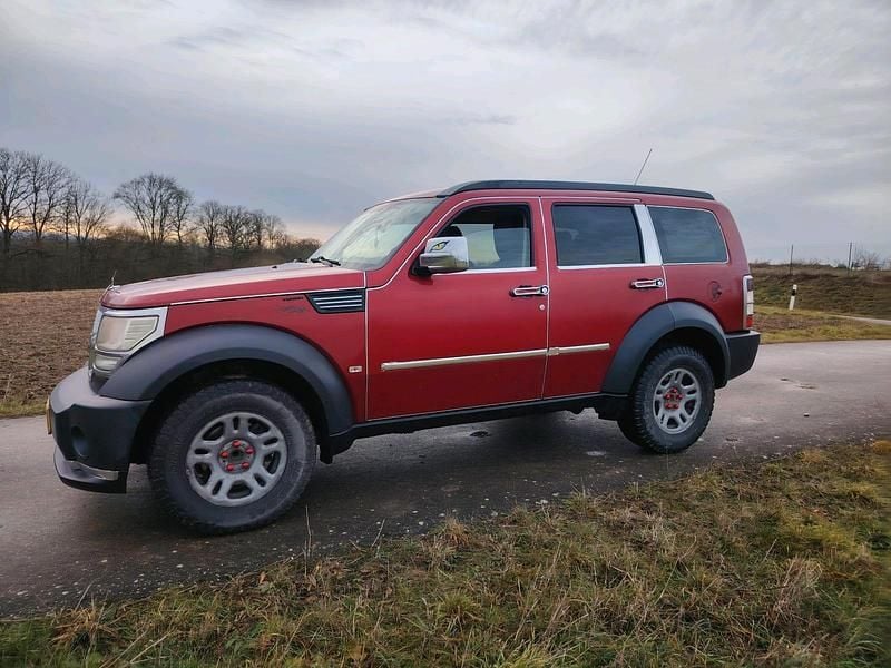 Gebraucht Dodge Nitro 177 PS (130 kW) 2008 Rot SUV