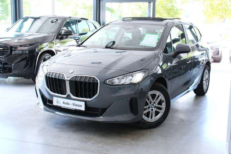 Sparkling kupfergrau metallic Gebraucht 2022 BMW 218 Kombi | 23.449 € (Superpreis) - Bild 1/3