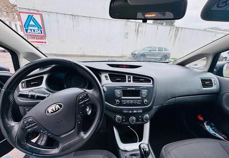 Gebraucht Kia Ceed 110 PS (80 kW) 2014 Beige Kleinwagen