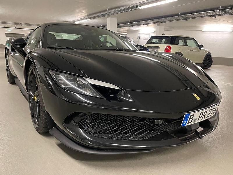 Neu Ferrari 296 831 PS (611 kW) 2025 Schwarz Cabrio