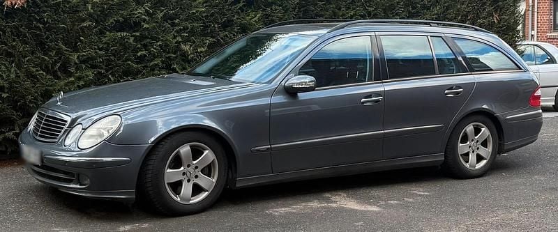 Gebraucht Mercedes E350 Avantgarde 272 PS (200 kW) 2005 Grau Kombi