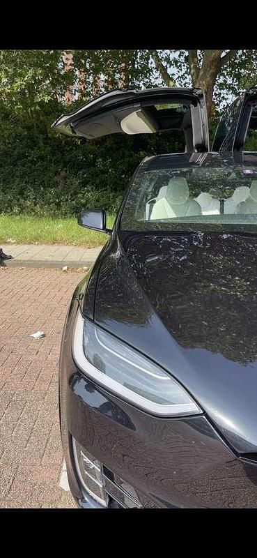 Schwarz Gebraucht 2018 Tesla Model X SUV | 44.800 € (Etwas zu teuer) - Bild 1/4