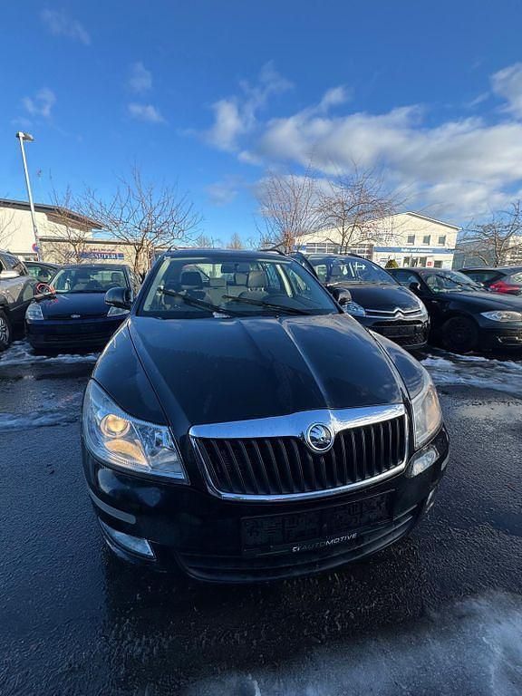 Gebraucht Skoda Octavia Ambiente 105 PS (77 kW) 2011 Schwarz Kombi