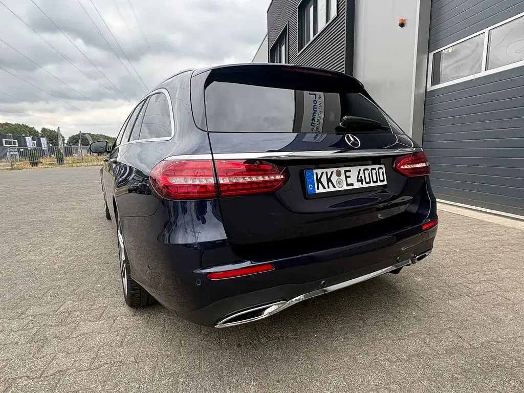Gebraucht Mercedes E400 AMG 343 PS (252 kW) 2021 Blau Limousine