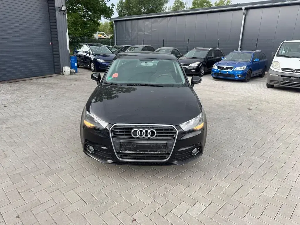 Używany Audi A1 Attraction 122 KM (89 kW) 2011 Czarny Hatchback