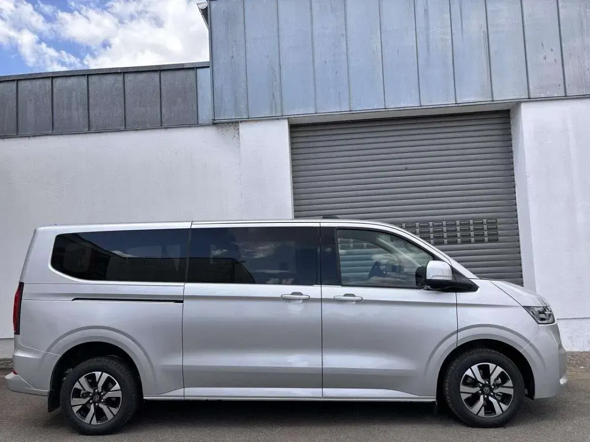Gebraucht VW Caravelle Style 150 PS (110 kW) 2025 Ligt grey Van