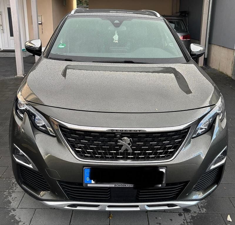 Grau Gebraucht 2019 Peugeot 5008 GT Van / Kleinbus | 25.500 € (Superpreis) - Bild 1/4