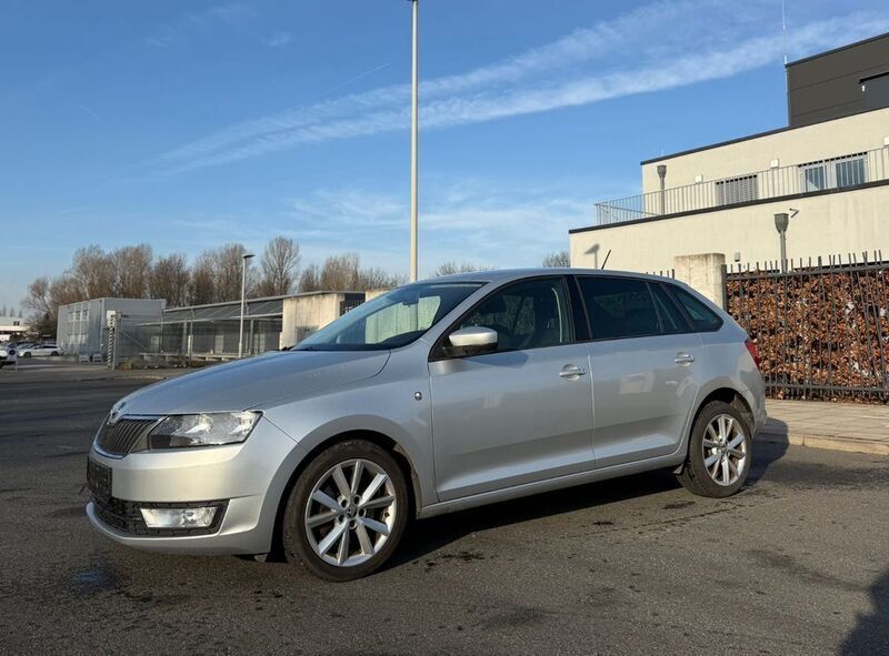 Silber Gebraucht 2014 Skoda Rapid Drive Kombi | 4.300 € (Superpreis) - Bild 1/4