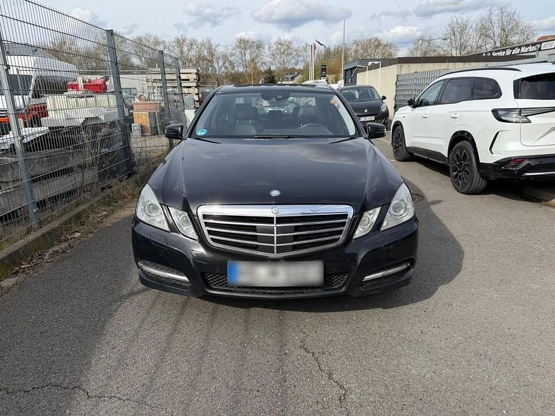 Gebraucht Mercedes E350 265 PS (194 kW) 2011 Schwarz Limousine